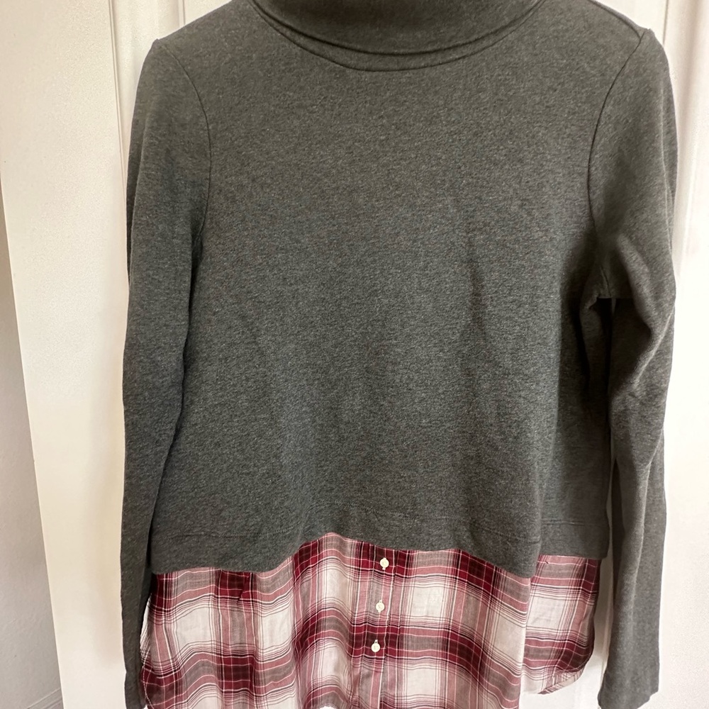 Gray Turtleneck Sweater with Plaid Hem